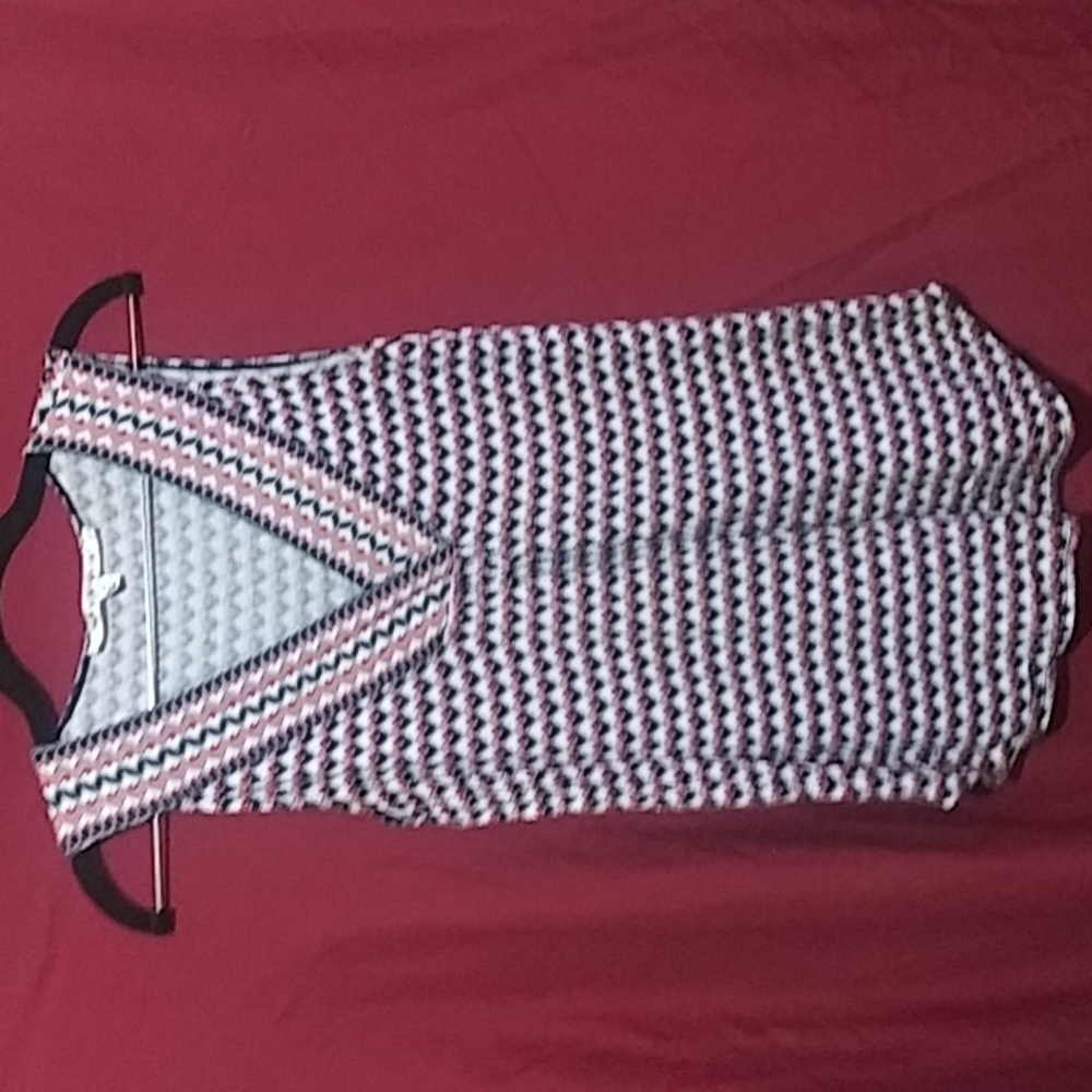 Max Studio geometric print sleeveless blouse